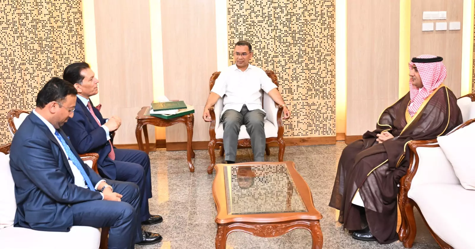 Saudi Crown Prince invites PM Tarique to visit Saudi Arabia