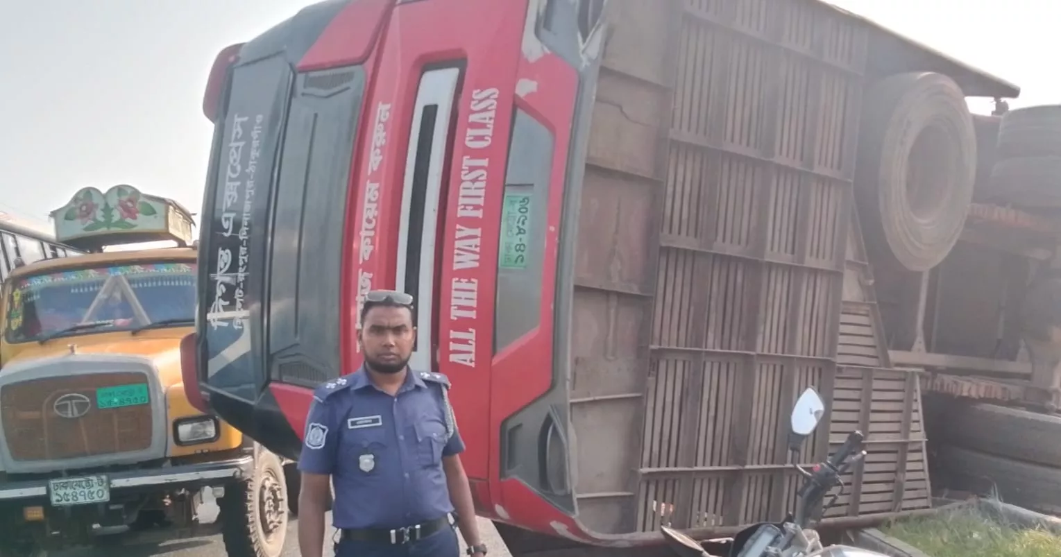 Two killed in bus-truck collision in B'baria