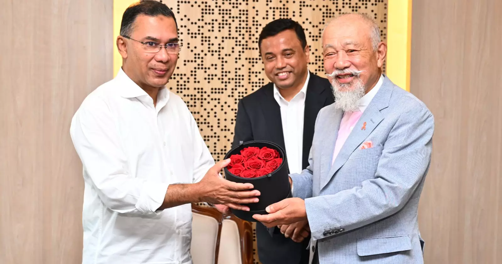 PM urges Japanese envoy to help ensure safe, dignified Rohingya repatriation