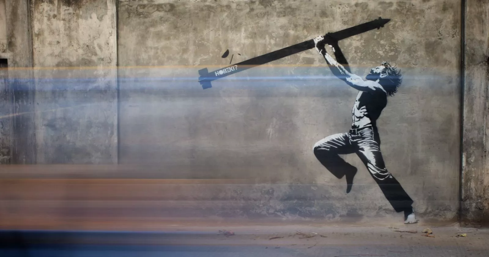 Subodh returns to Agargaon wall with strong anti-war message