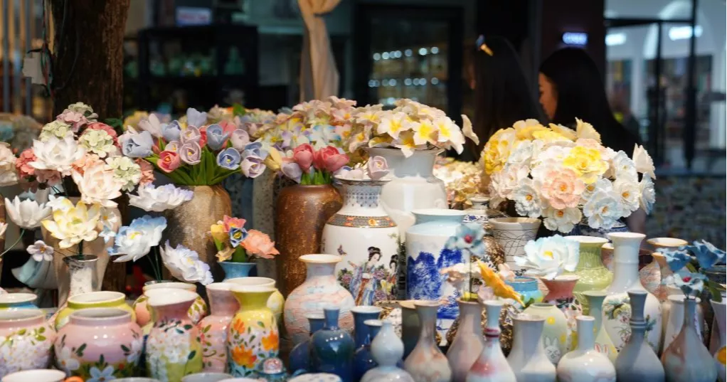 From waste to wonder: Jingdezhen recycles broken porcelain
