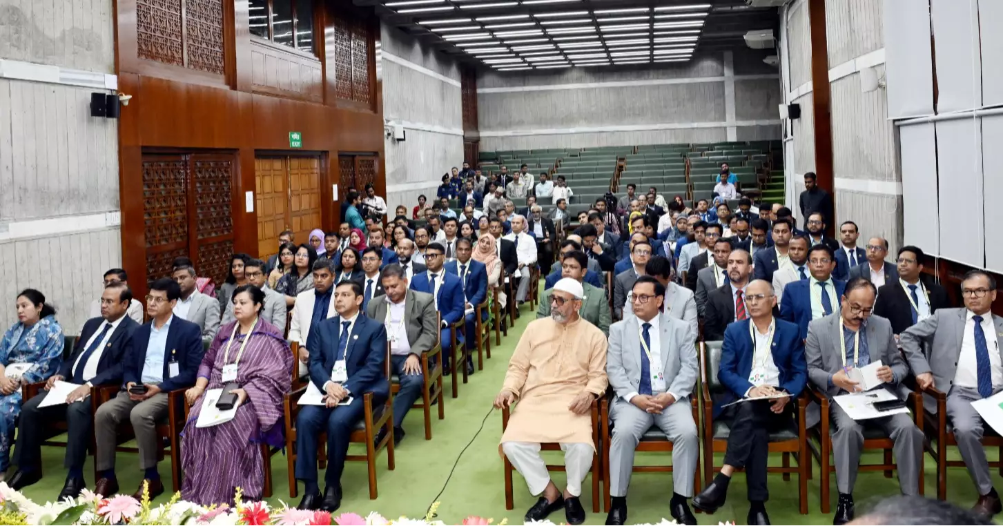 Speaker tells DCs to be active proponents of country's democracy