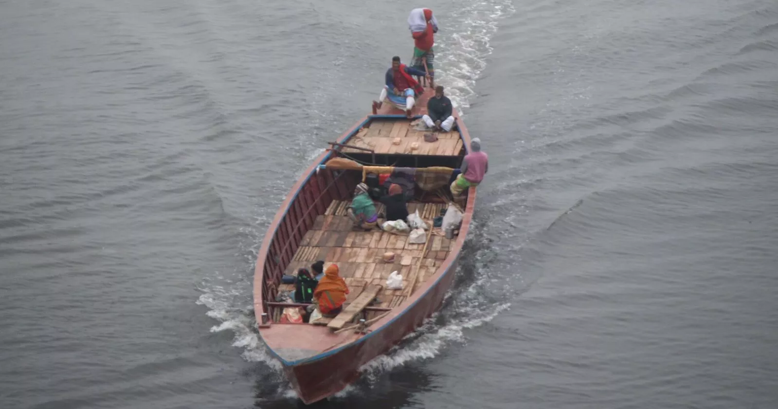 Dense fog blankets Dhaka; winter chill disrupts normal life