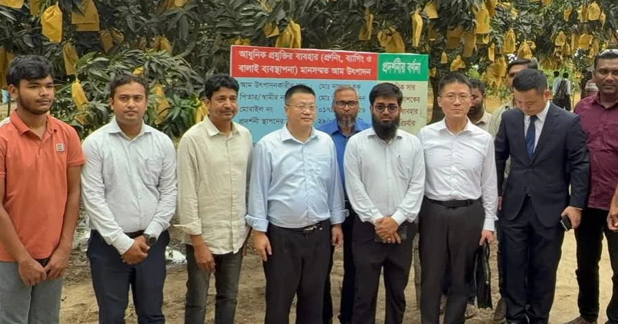 Chinese ambassador Yao Wen visits mango orchard in C’nawabganj