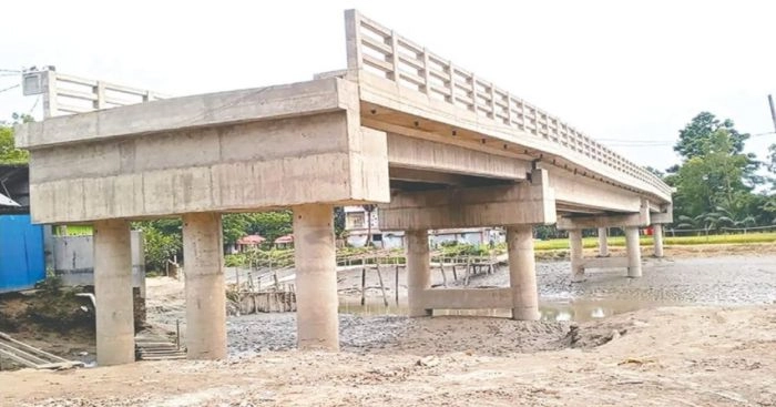 Tk 9.2cr bridge: Lack of approach roads leaves thousands reliant on iron stairs in Feni