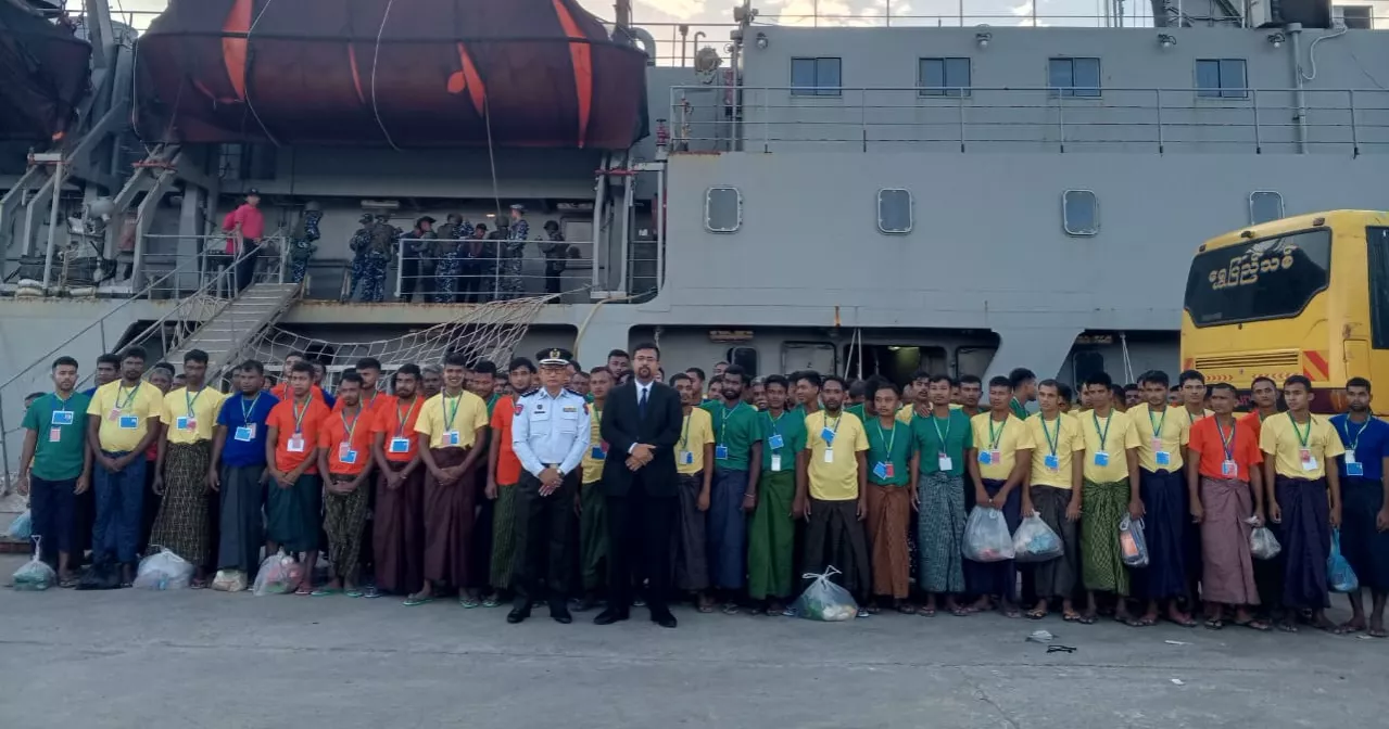 85 Bangladeshi nationals return home from Myanmar