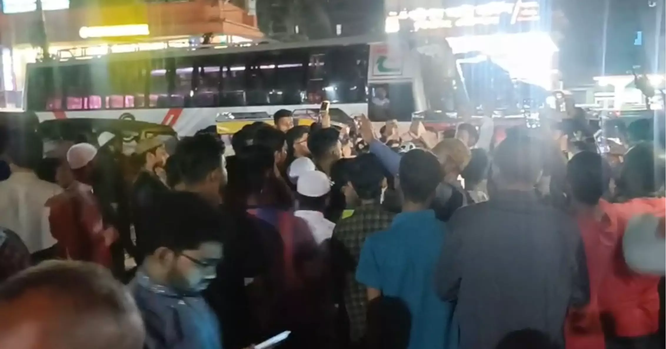 Protesters block highways in Barishal demanding ban on Awami League