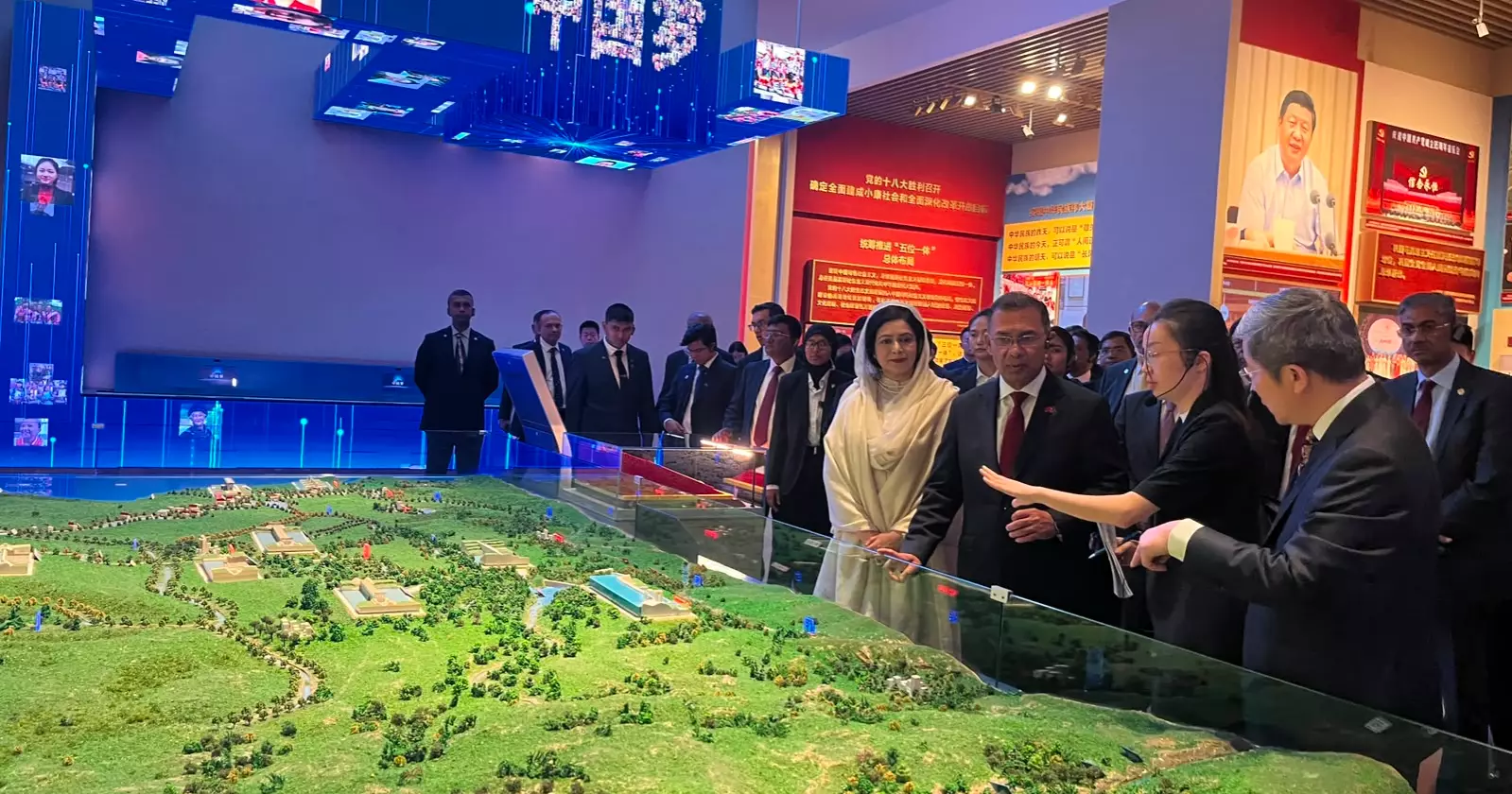 Tarique visits Museum of the Communist Party of China