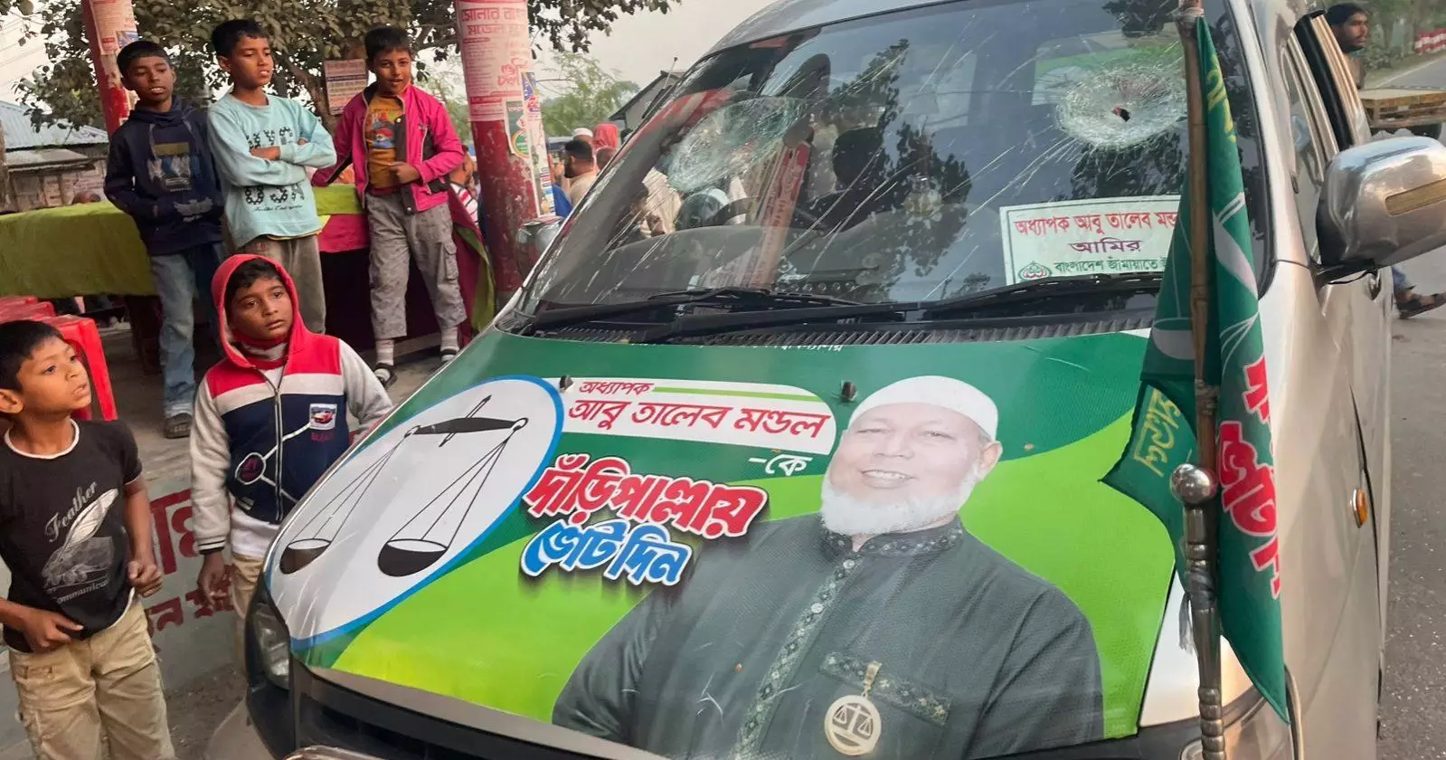 Over 50 injured in BNP-Jamaat clash in Pabna, including Jamaat MP candidate