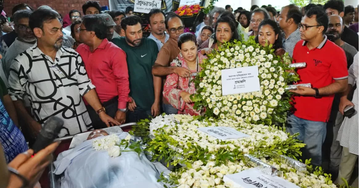 Final tribute paid to eminent artist Hamiduzzaman Khan at DU’s Charukala