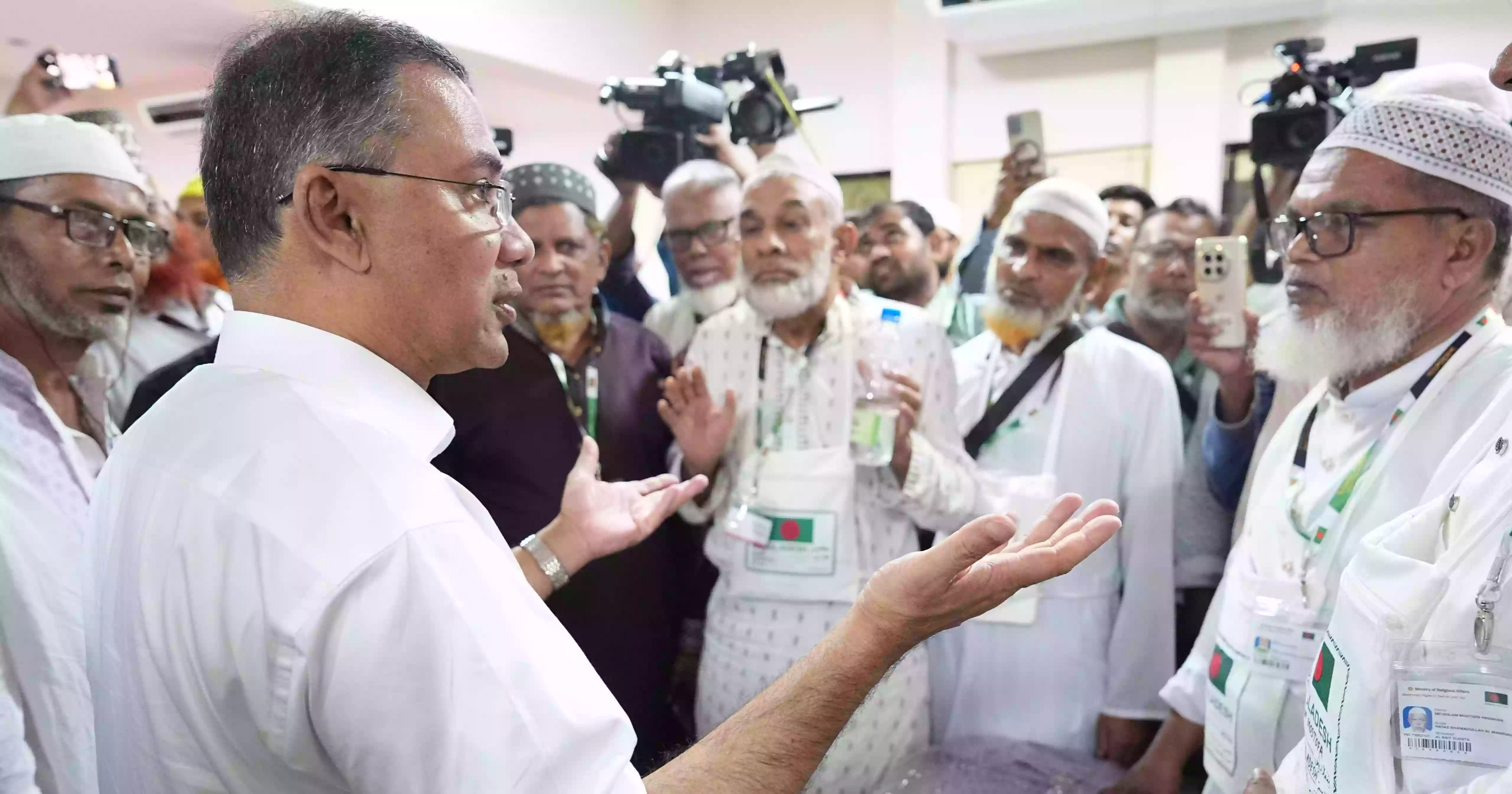 PM inaugurates first Hajj flights, visits Ashkona camp
