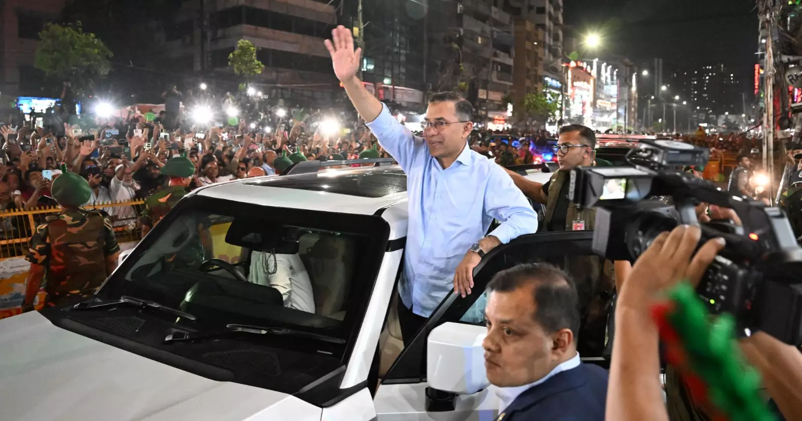 PM asks BNP leaders, activists to stand by people in visit to central office 