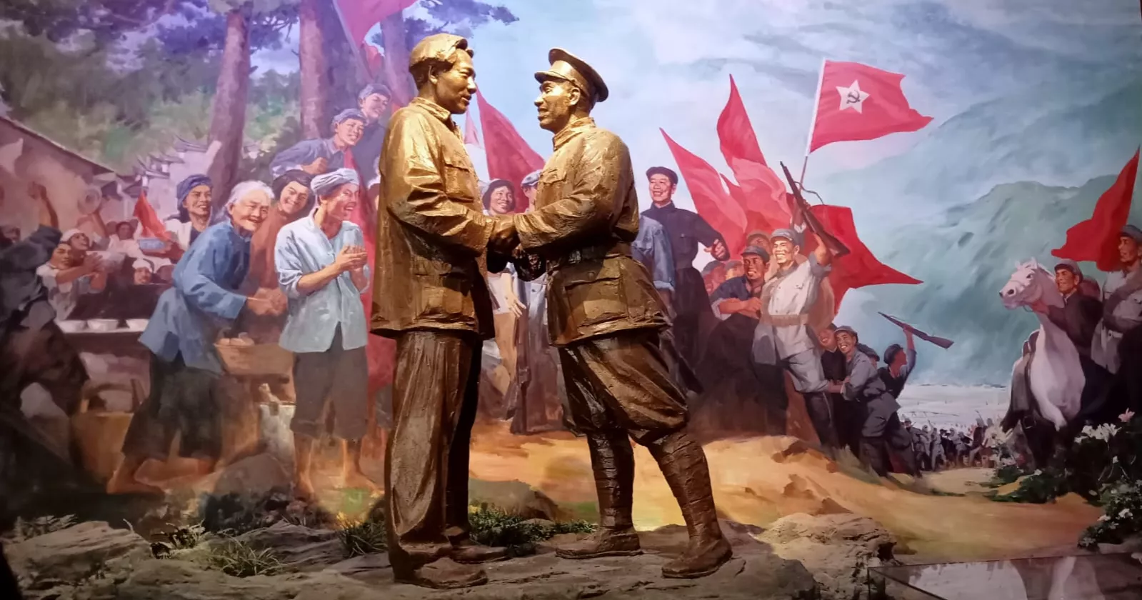 Foreign journalists visit Museum of the Communist Party of China