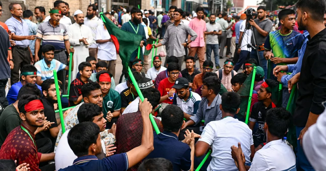 Mourners barred from paying homage to Bangabandhu at Dhanmondi 32