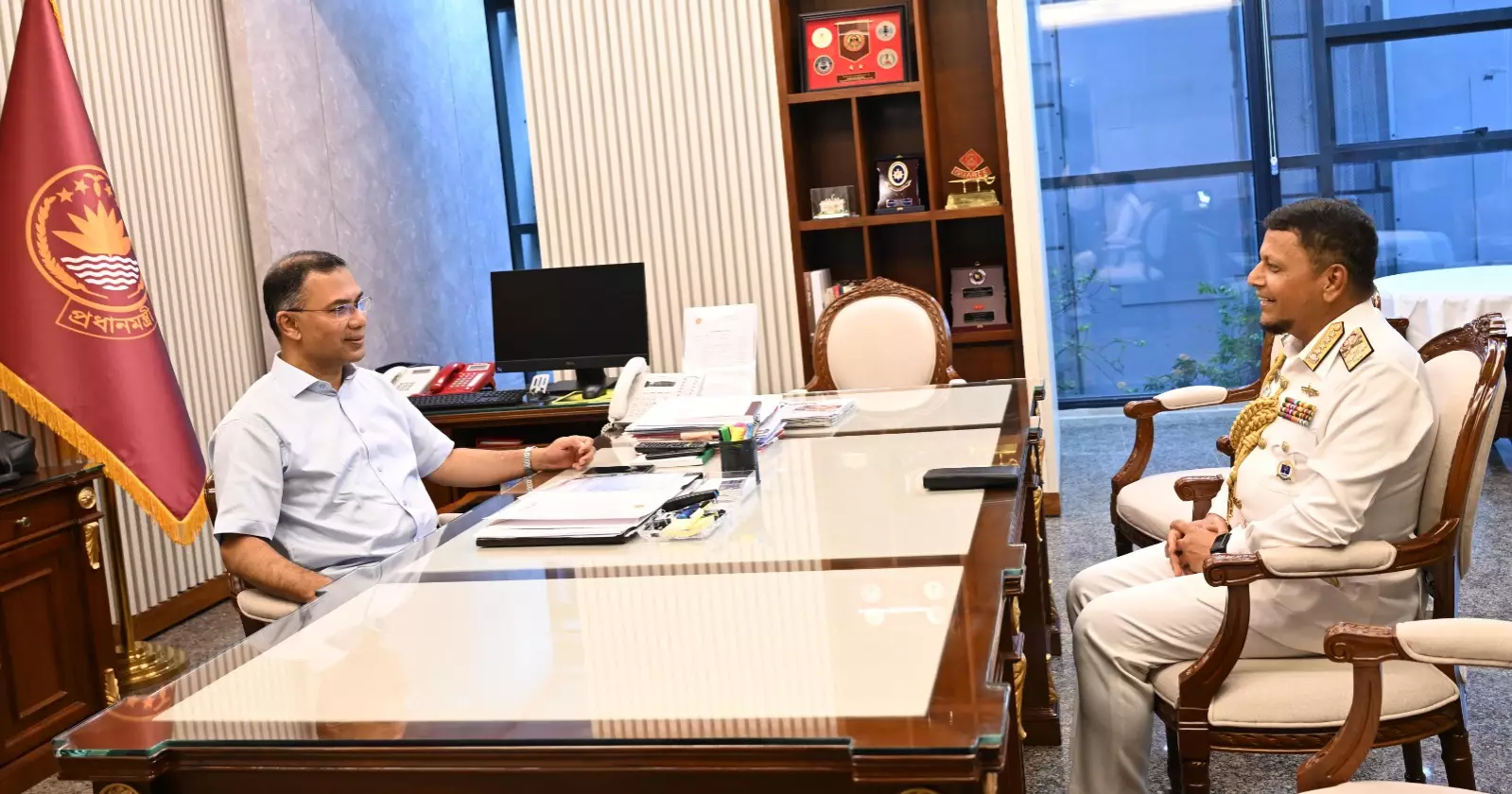 Outgoing Navy chief pays farewell call on PM