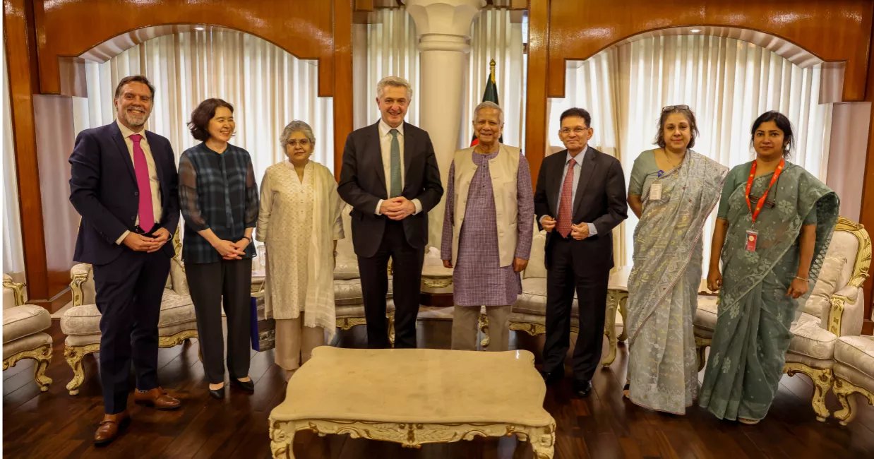 Dr Yunus calls for making int'l conference on Rohingya crisis a big success