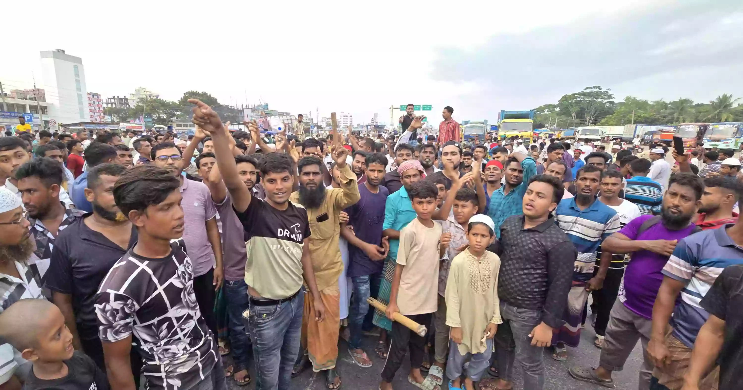 Protesters block roads in Bagerhat and Faridpur over seat changes
