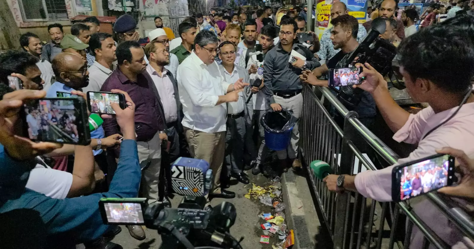 LGRD state minister leads clean-up drive in Shahbagh; 10 traders fined