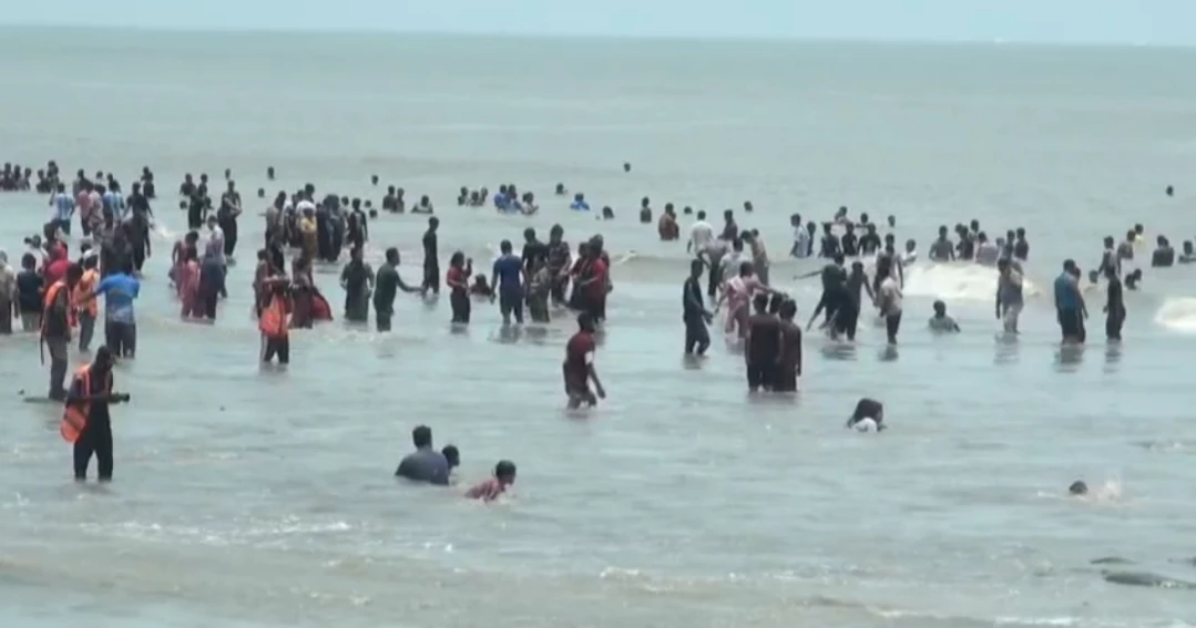 Eid vacation: Kuakata sees growing tourist influx