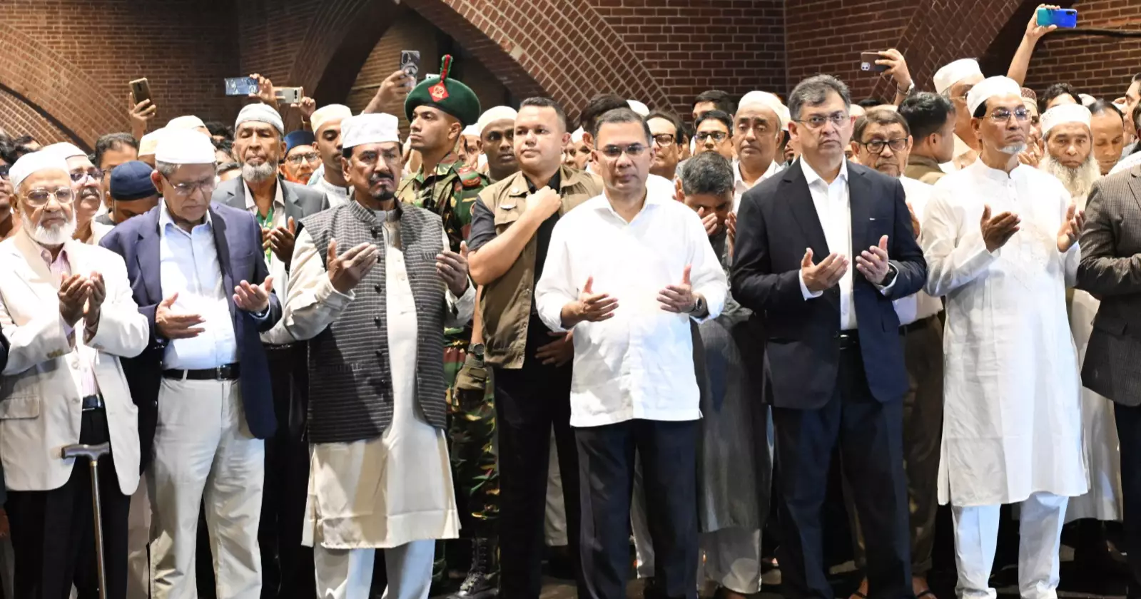 PM joins Jamiruddin Sircar’s janaza, pays last respects