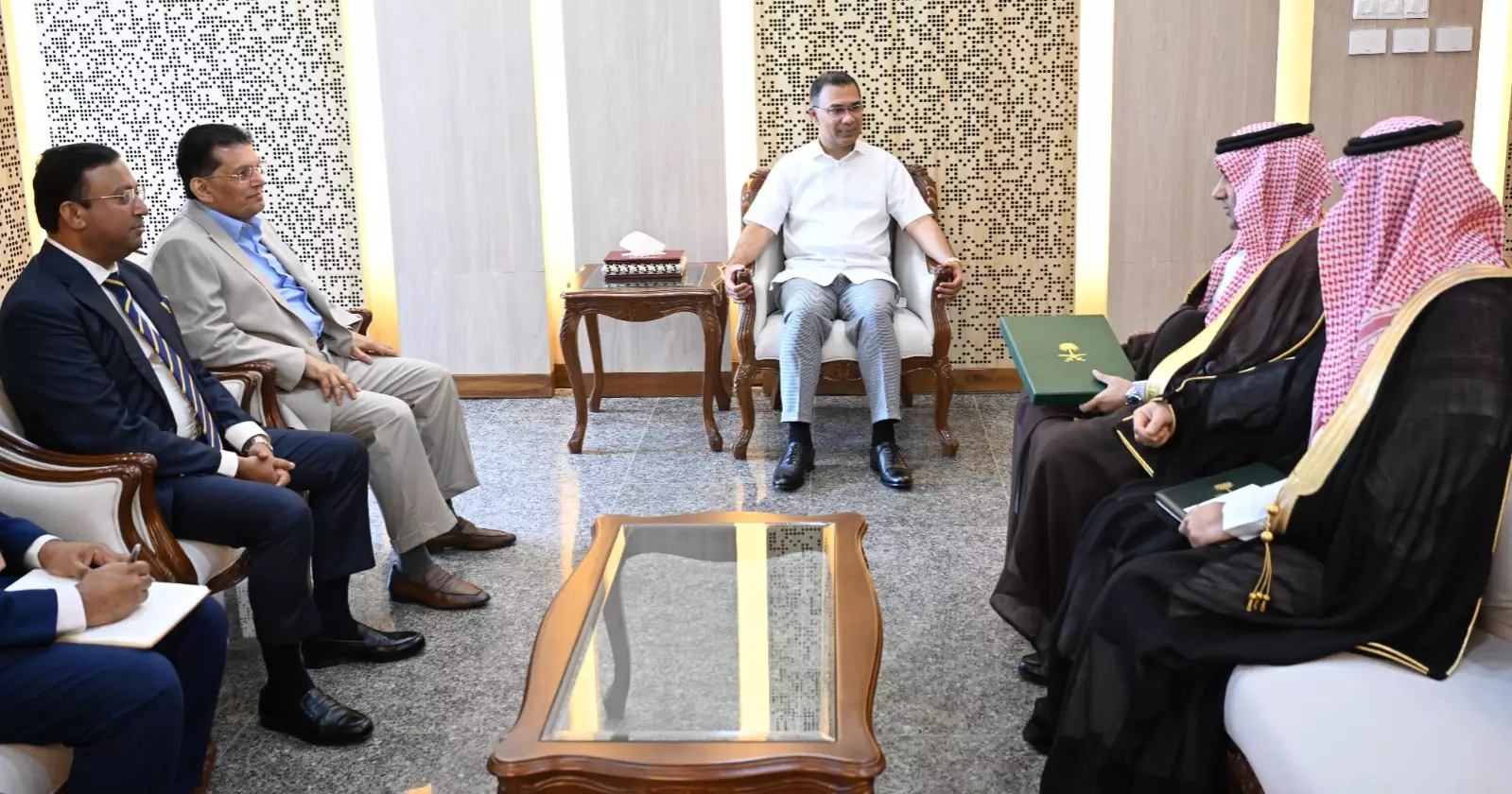 Saudi Crown Prince invites PM Tarique Rahman to visit Saudi Arabia