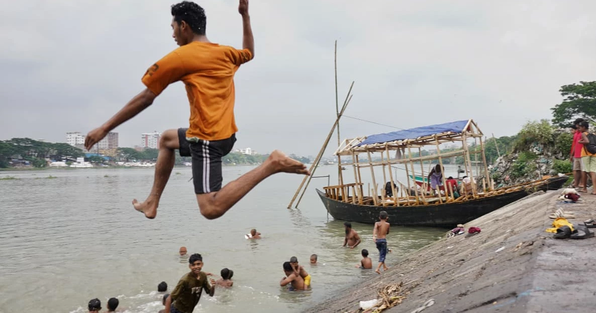 Buriganga gets new lease of life with monsoon flow