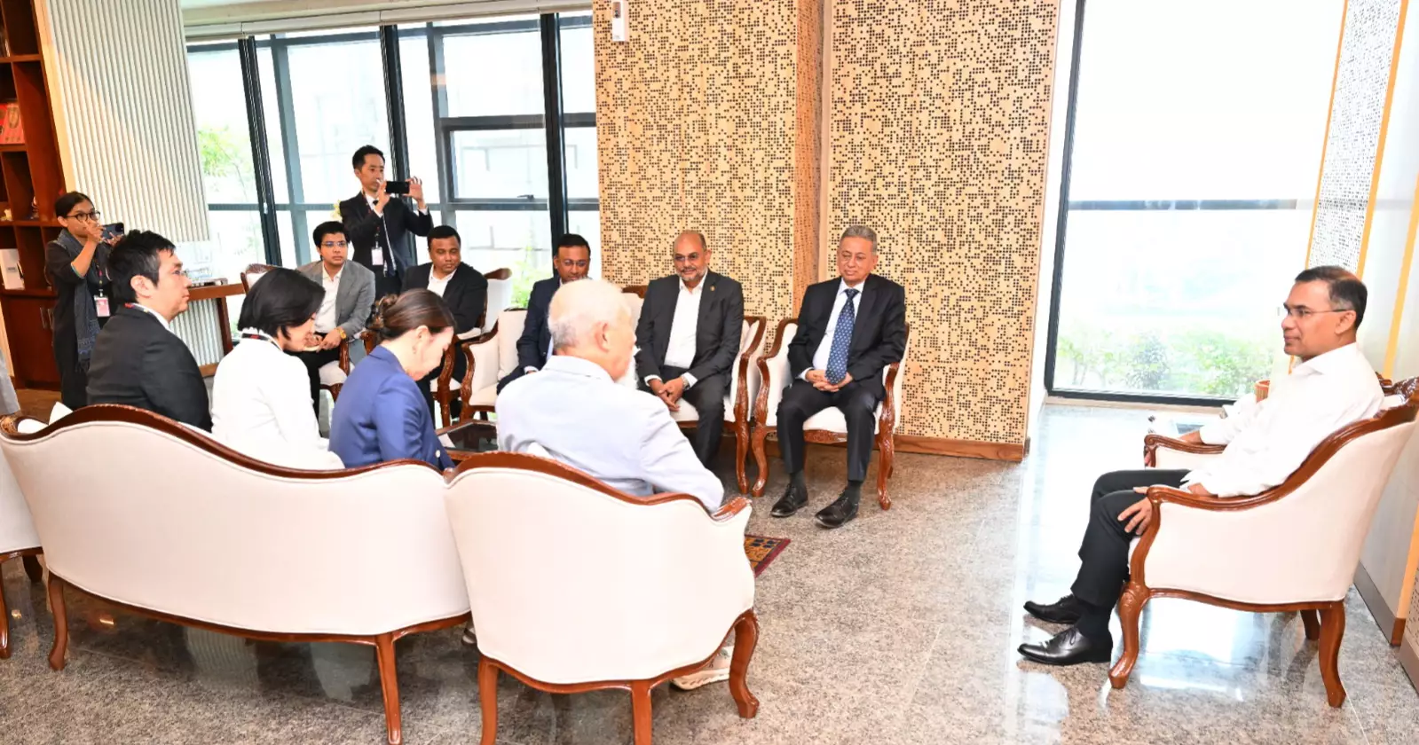 PM urges Japanese envoy to help ensure safe, dignified Rohingya repatriation