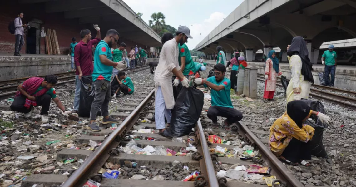Young volunteers clean up waste from Kamalapur railway track