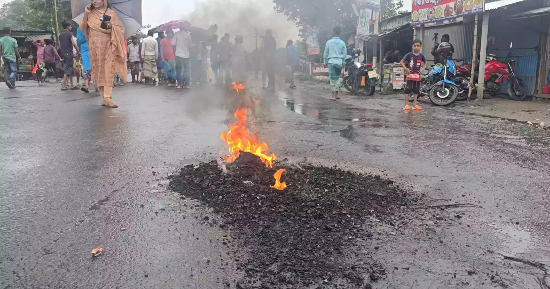 Faridpur protesters block highways, railways for 5th day over constituency demarcation