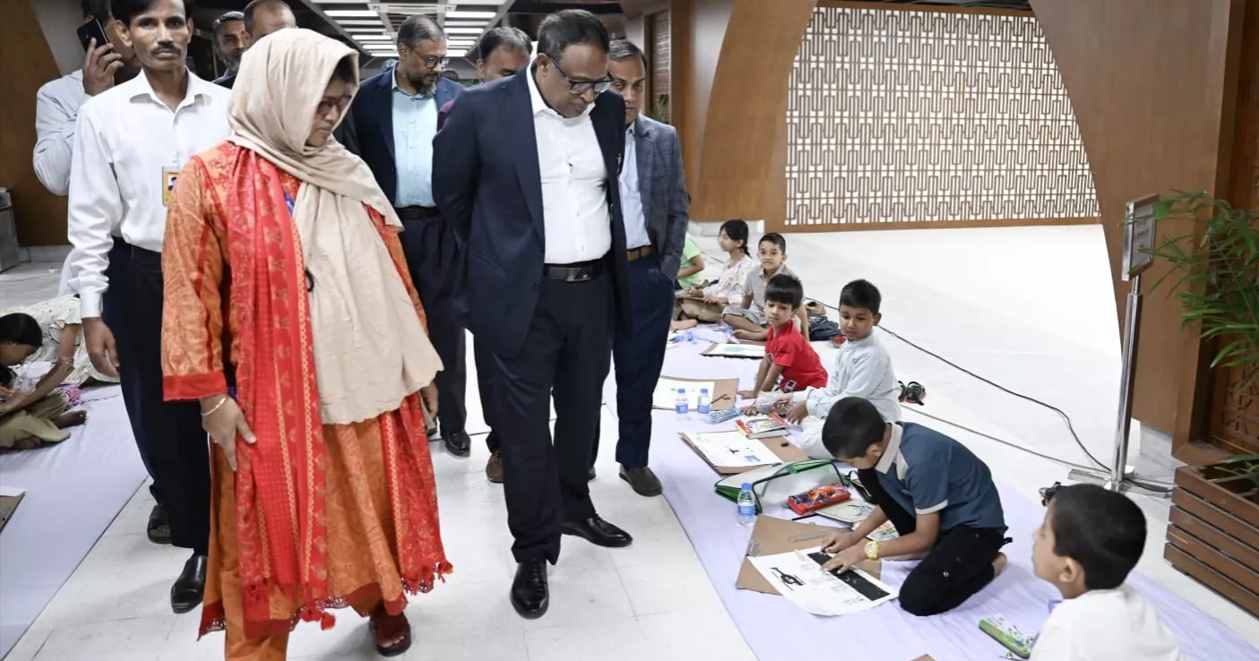 Children paint spirit of July at Parliament Secretariat competition