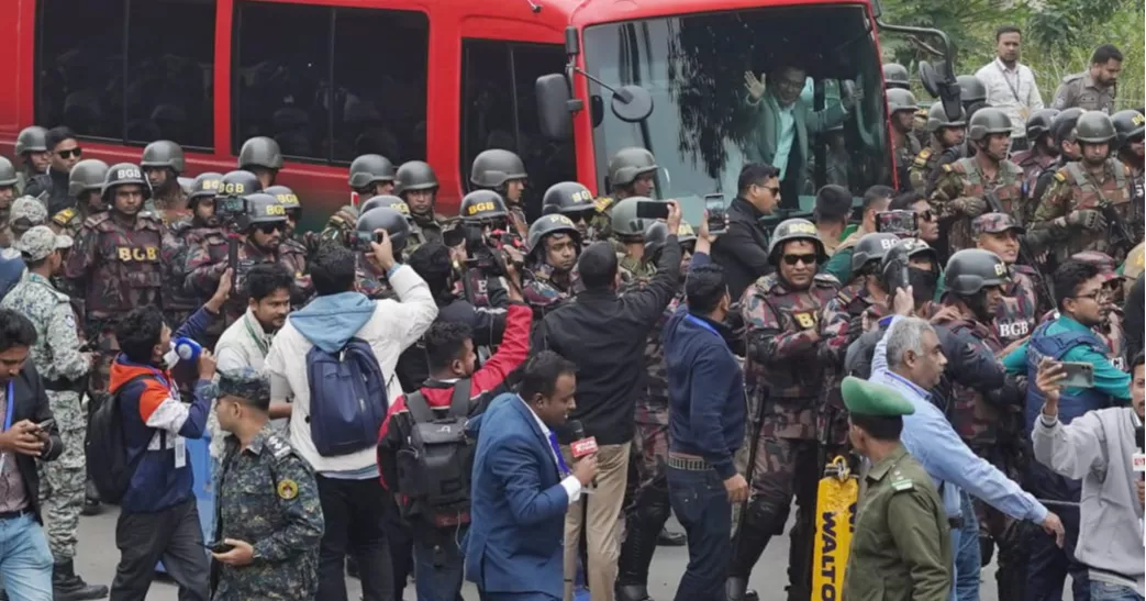 Tarique moves towards 300 feet area from airport