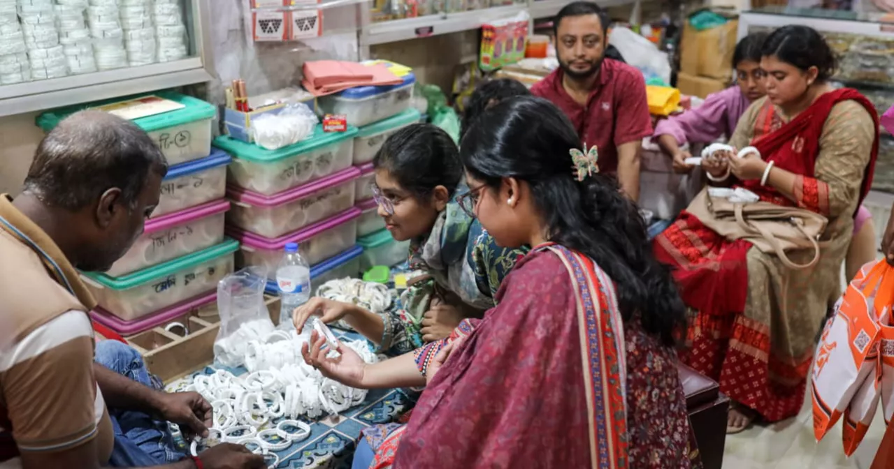 Old Dhaka markets bustle with shoppers ahead of Durga Puja
