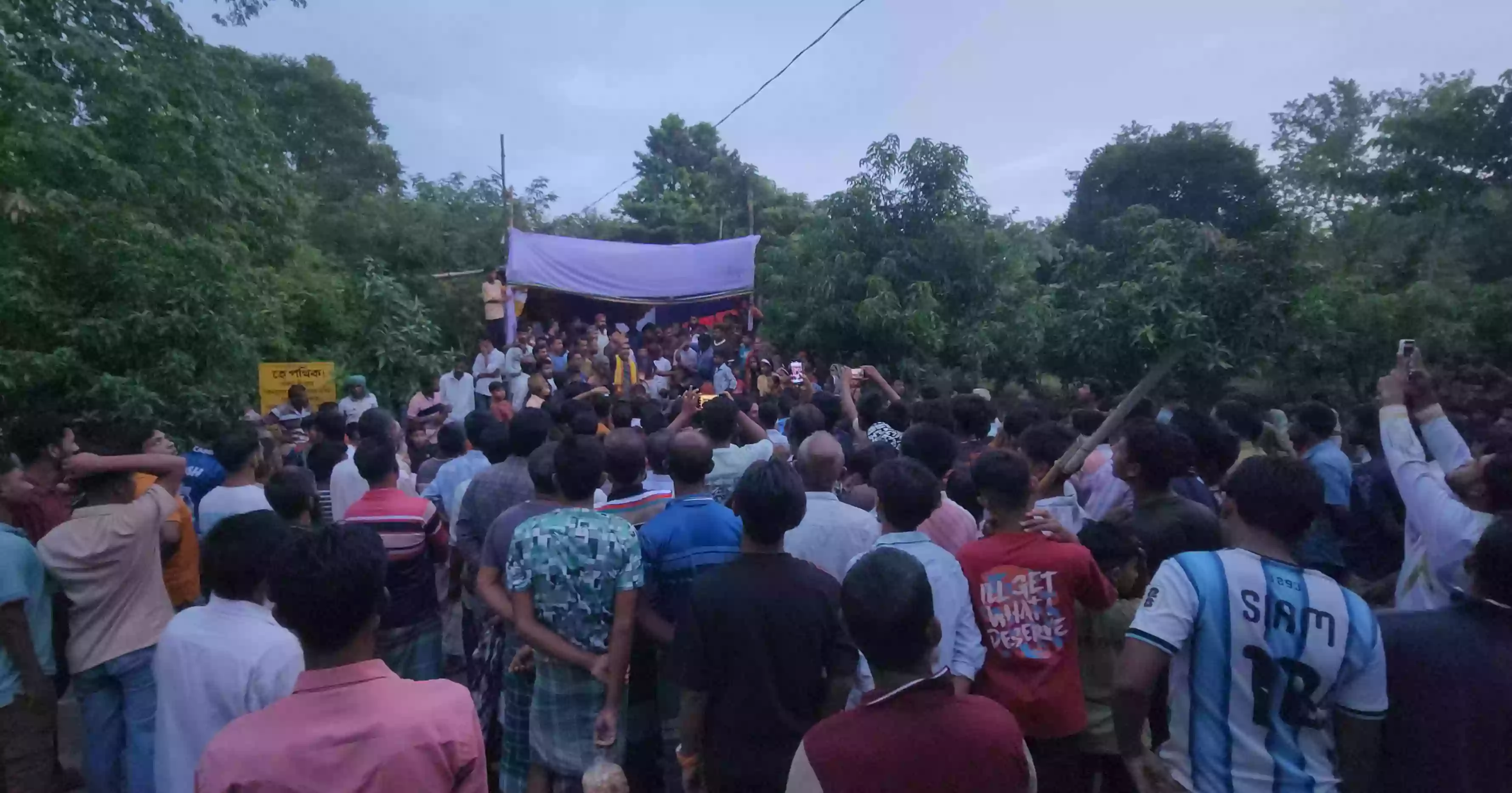 Banana-tree raft race draws thousands in Kushtia