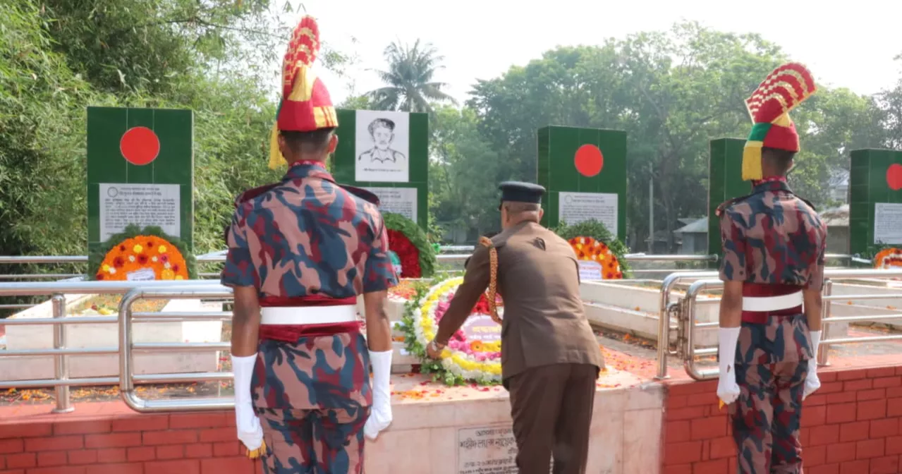 BGB gives Guard of Honor at Bir Sreshtho Noor Mohammad’s grave