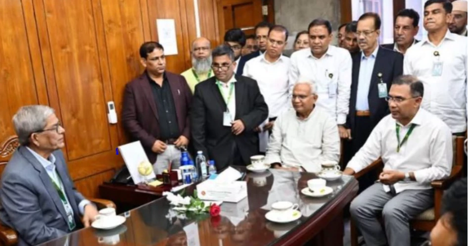 PM, lawmakers greet Fakhrul with flowers