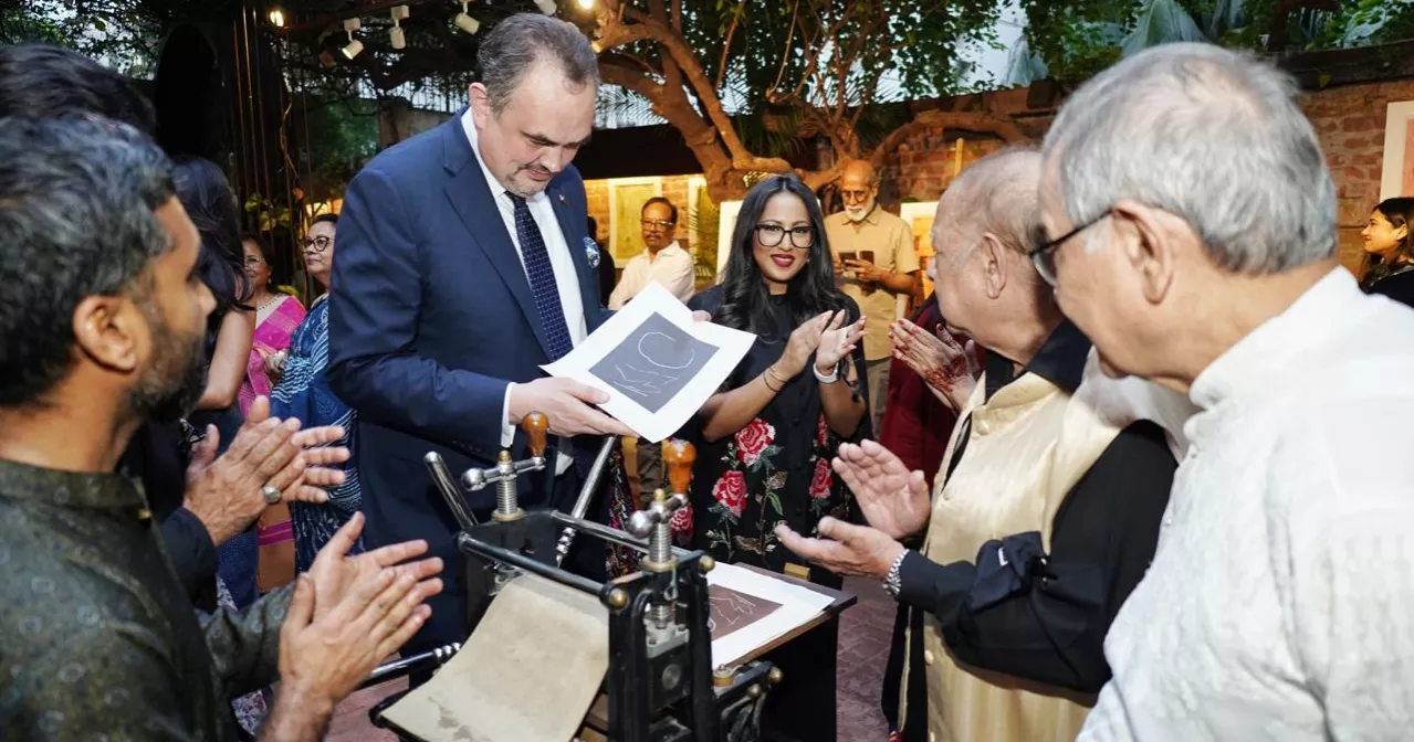 Gallery Cosmos and House of Solis showcase artworks from Rokeya Sultana’s workshop