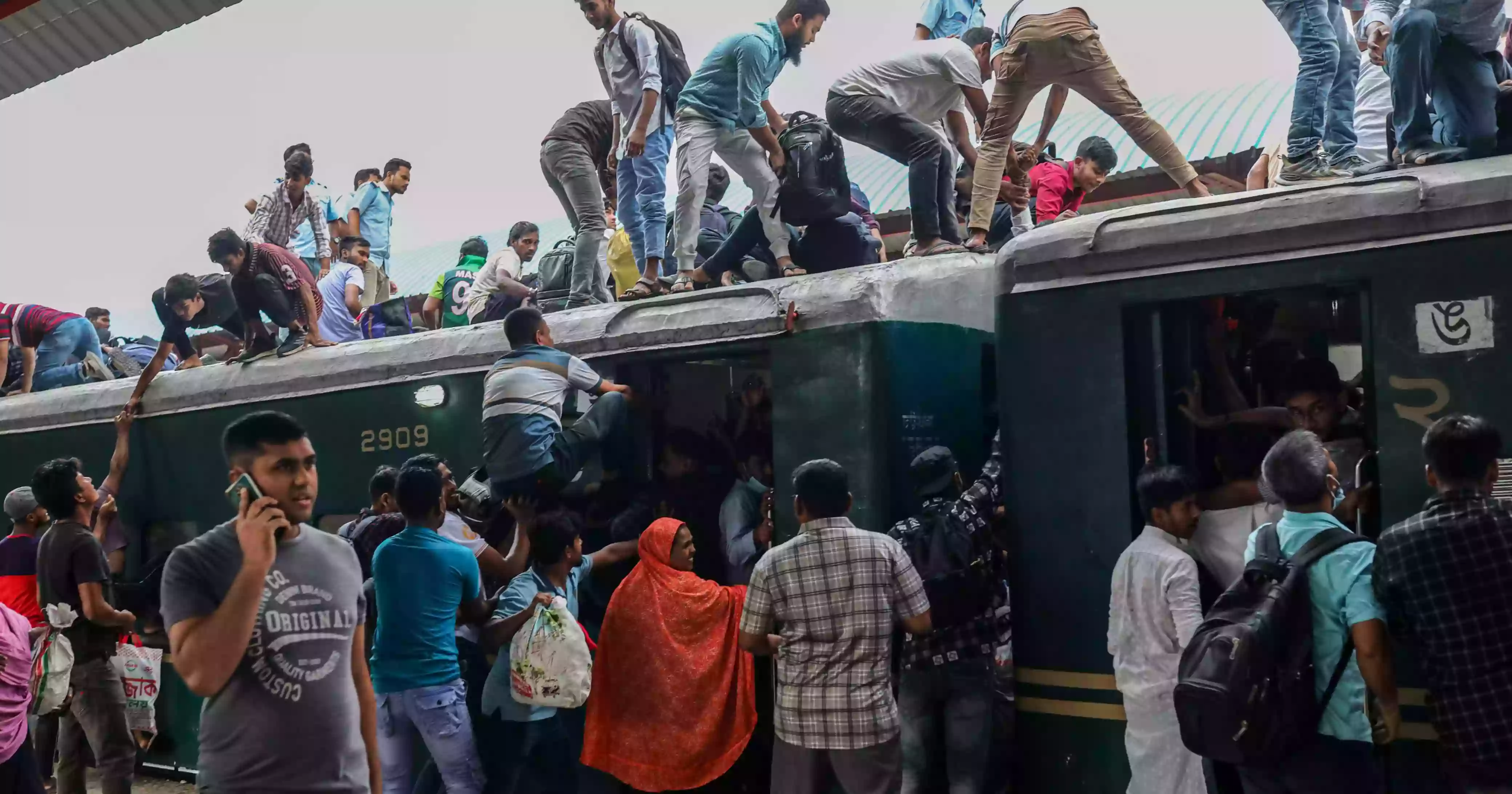 Mass exodus from Dhaka begins as 10-day Eid holiday kicks off