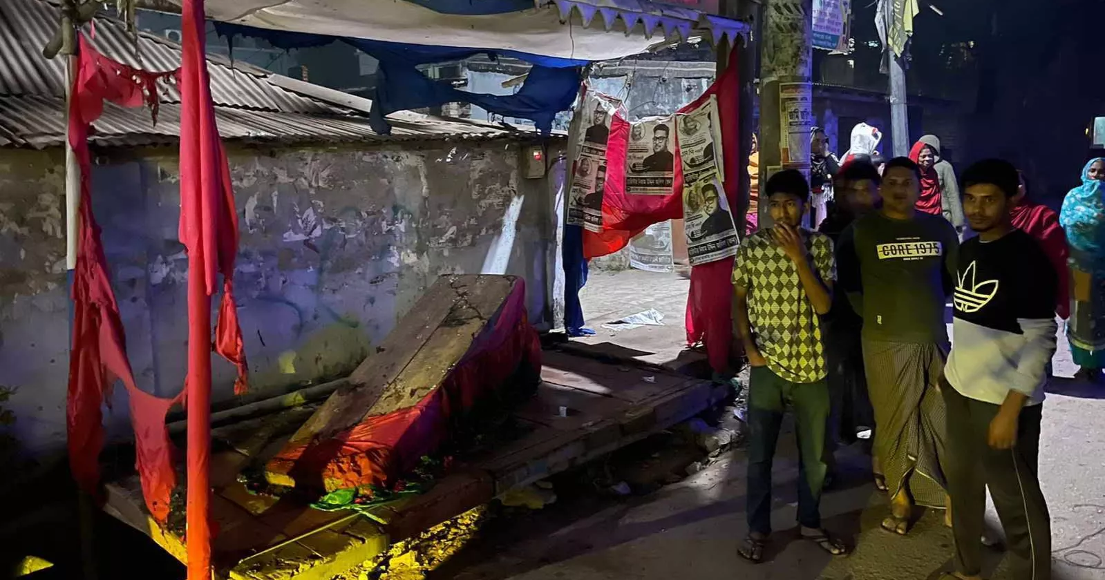 Naogaon-5 : Supporters of independent candidate 'set fire' to 5 election camps of AL candidate