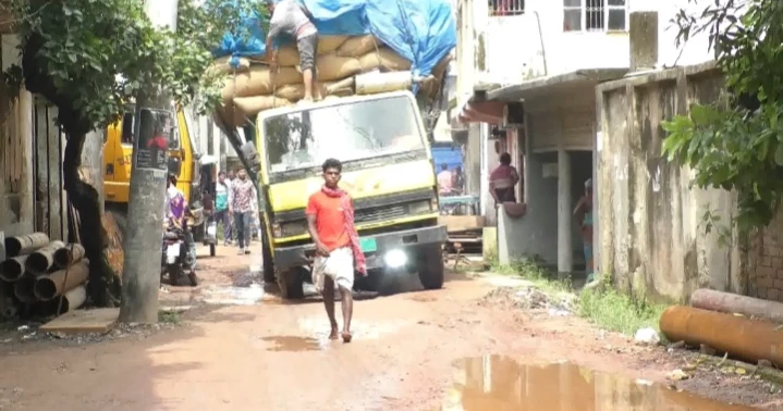 Poor roads, waterlogging add to Naogaon residents’ woes