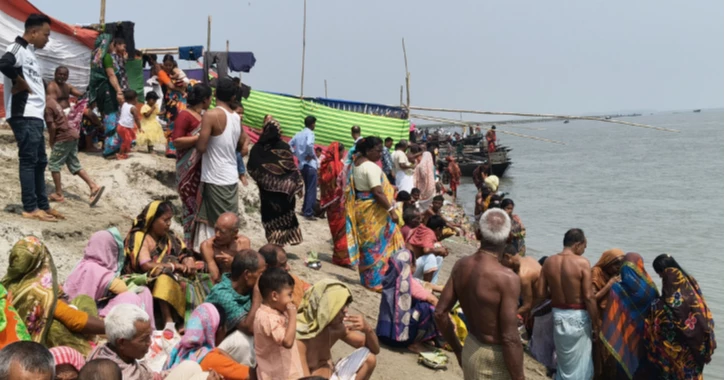 Thousands participate in Kurigram’s Brahmaputra bathing festival on Ashtami
