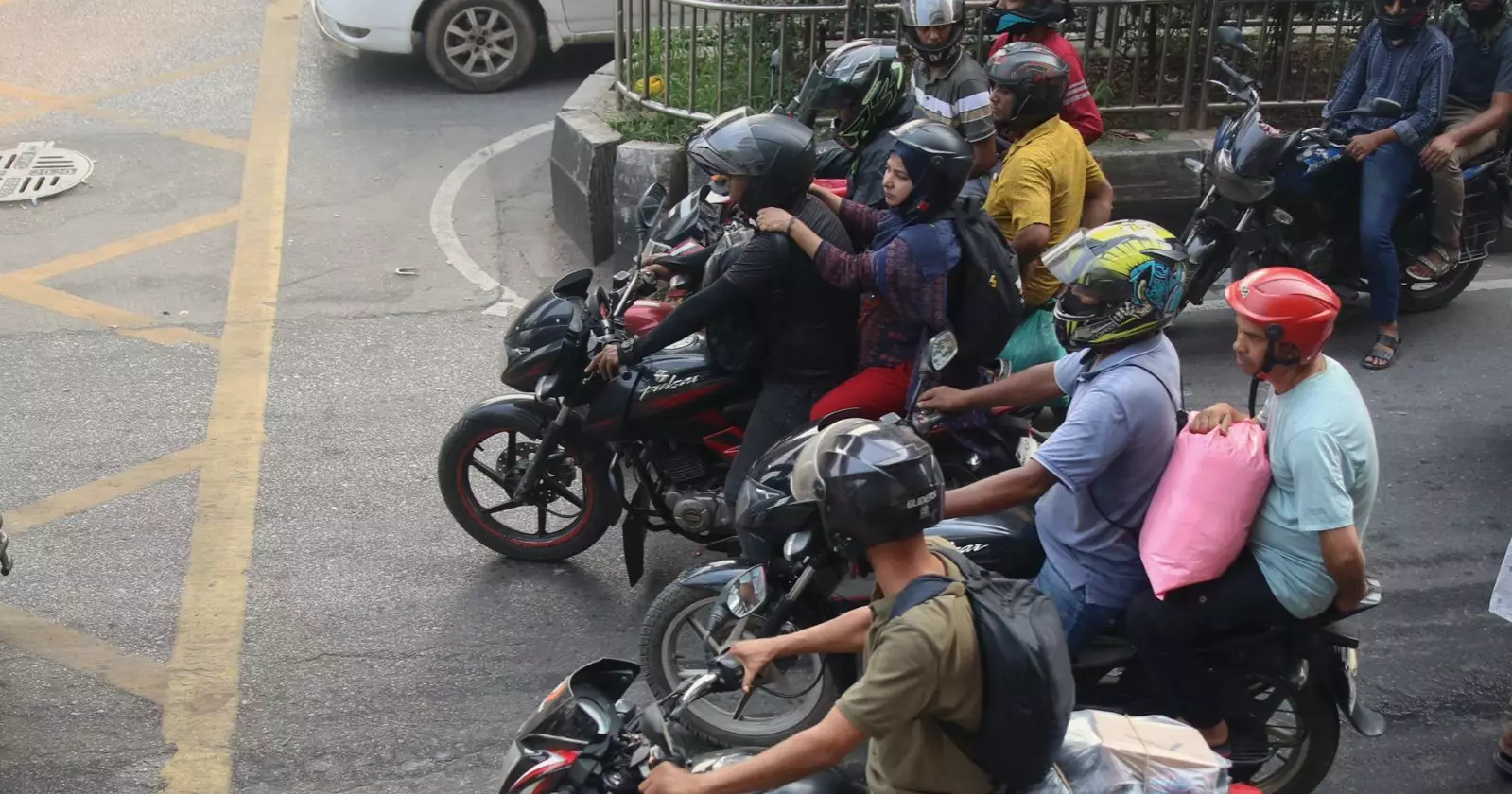 Can AI cameras fix Dhaka’s traffic mess? Early results offer encouragement