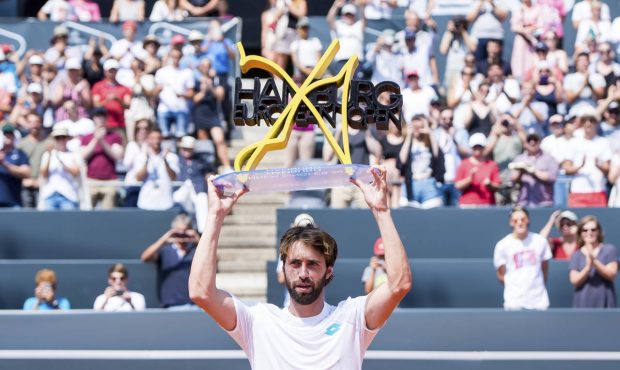 Basilashvili beats Rublev to win Hamburg for 2nd year