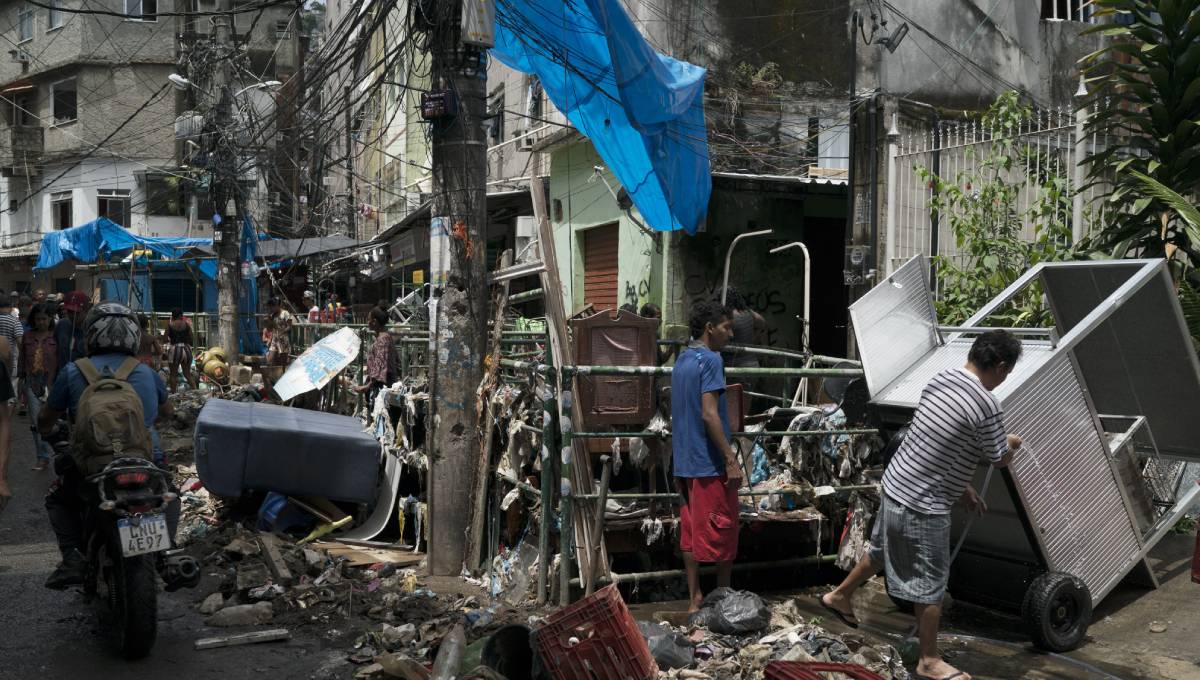 At least 5 killed in Rio de Janeiro downpours