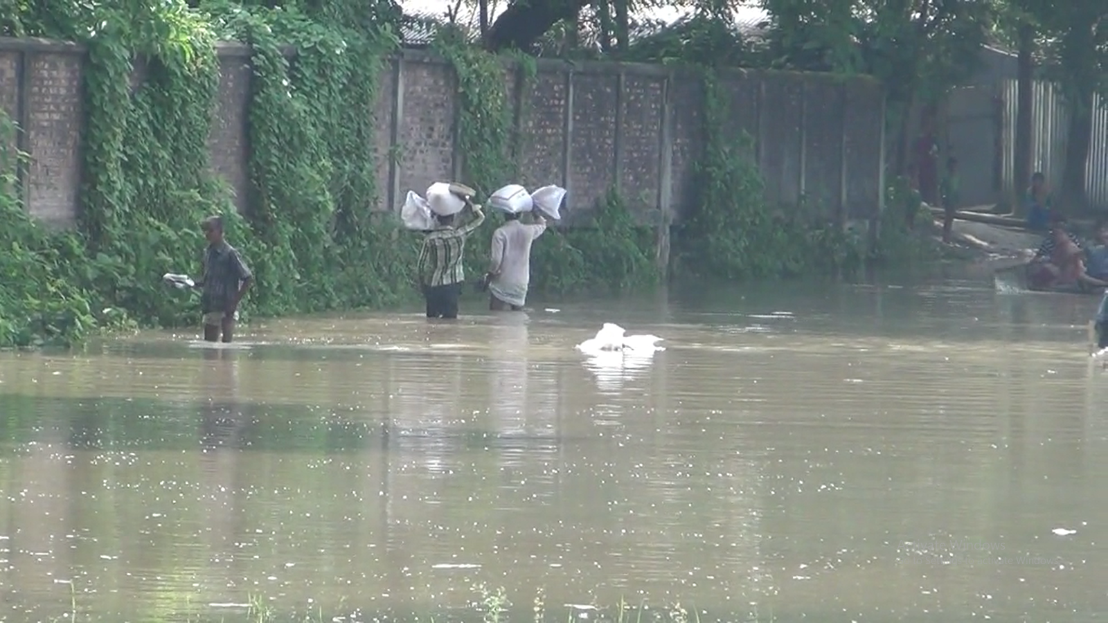 18 chars flooded in Natore as Padma continues to rise