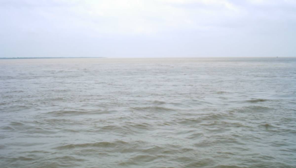 Child missing after speed boat capsises in Padma