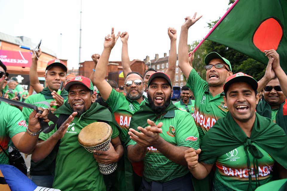 Bangladeshi cricket fans rock Oval