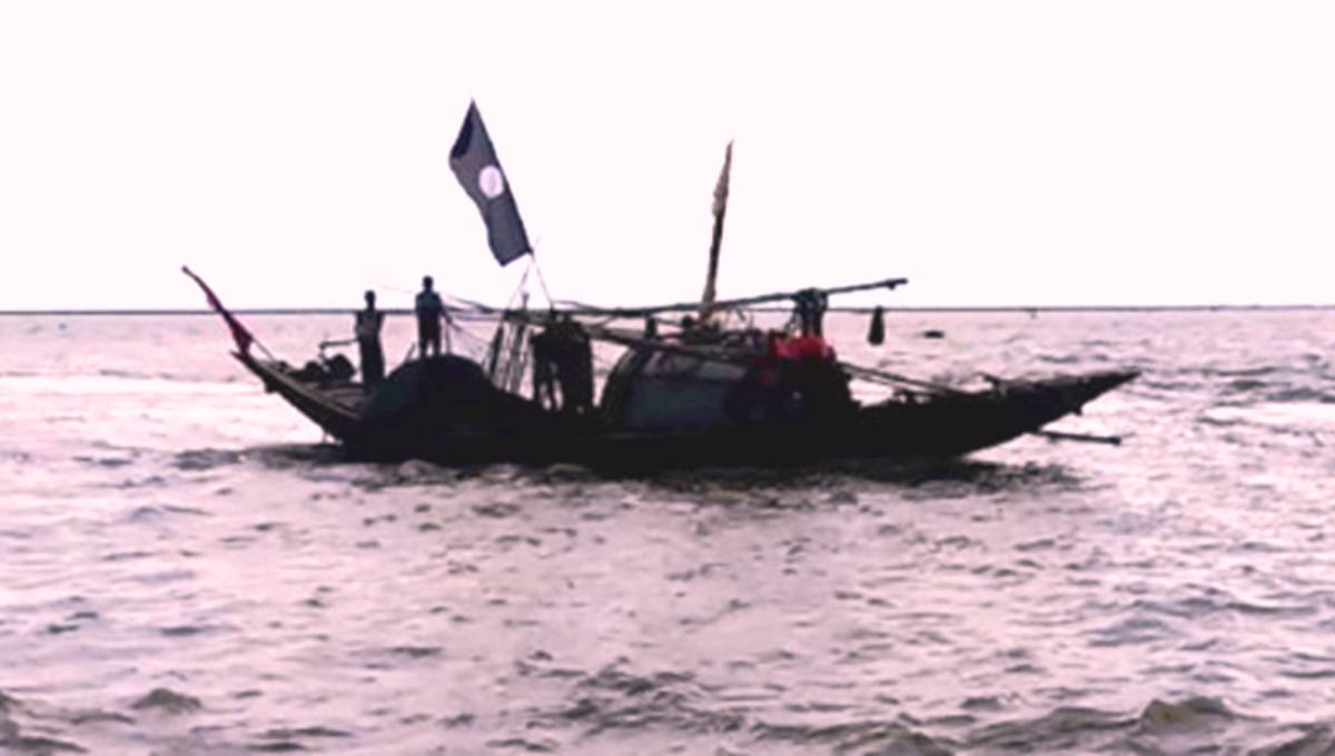 Fishing trawler capsizes in Meghna; all fishermen rescued