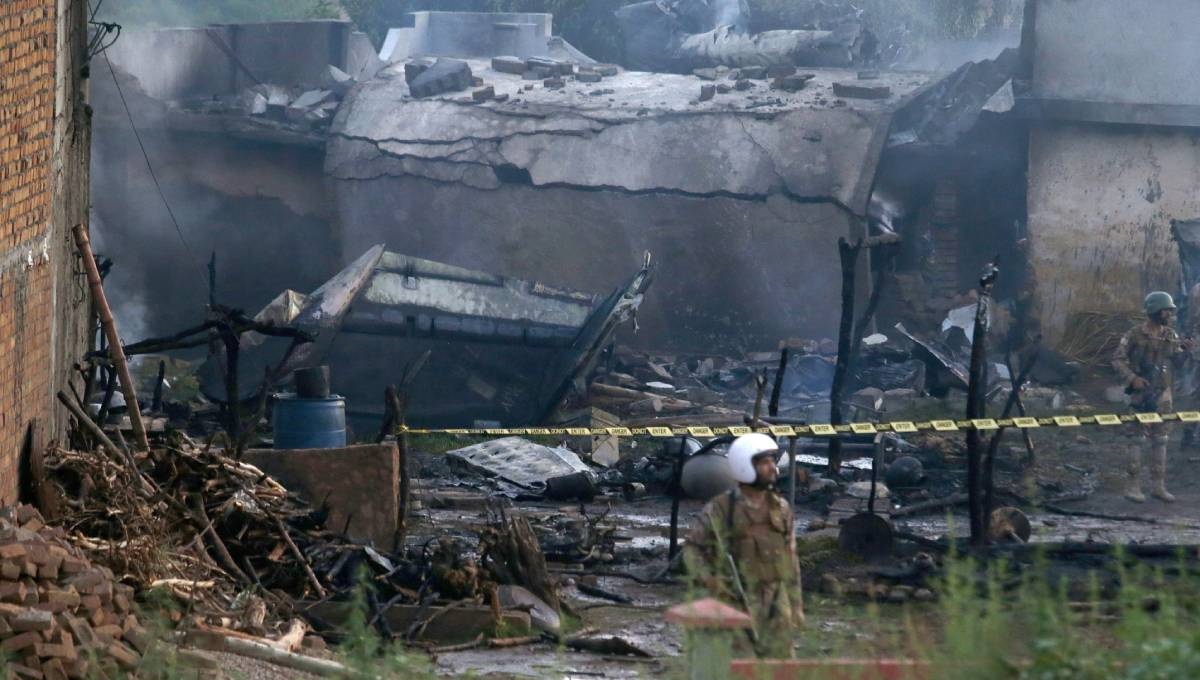 Pakistani army plane crashes into homes, killing at least 17