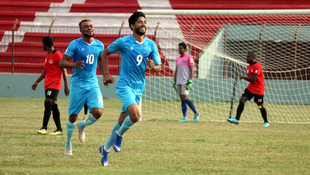 BPL Football: Dhaka Abahani take solo lead beating Arambagh 2-1