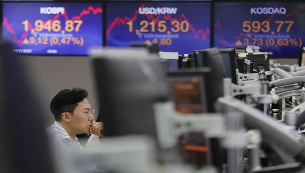 Global shares decline as trade war worries worsen